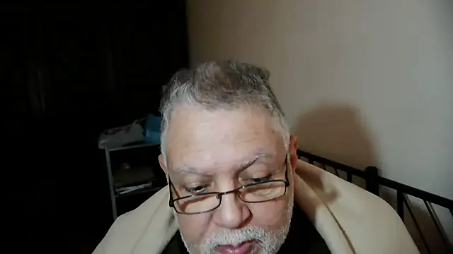 Snapshot of 100Tauros chatting on 11/17/25, 03:40 100Tauros online show from 11/17/25, 03:40