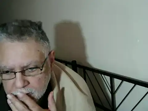 Snapshot of 100Tauros chatting on 11/20/25, 10:37 100Tauros online show from 11/20/25, 10:37