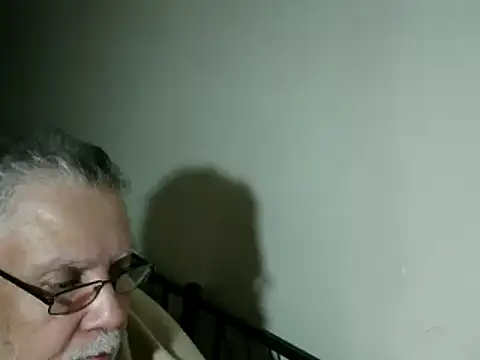 Snapshot of 100Tauros chatting on 11/20/25, 10:42 100Tauros online show from 11/20/25, 10:42