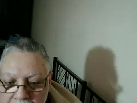 Snapshot of 100Tauros chatting on 11/23/25, 12:49 100Tauros online show from 11/23/25, 12:49