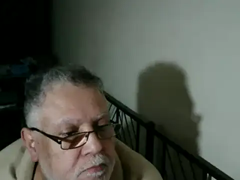 Snapshot of 100Tauros chatting on 11/27/25, 04:42 100Tauros online show from 11/27/25, 04:42