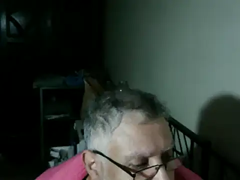 Snapshot of 100Tauros chatting on 12/04/25, 10:40 100Tauros online show from 12/04/25, 10:40