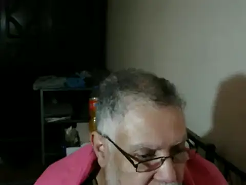 Snapshot of 100Tauros chatting on 12/05/25, 11:30 100Tauros online show from 12/05/25, 11:30