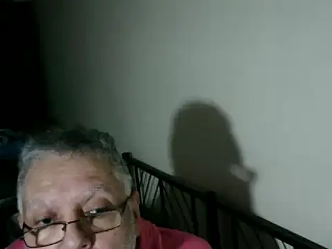 Snapshot of 100Tauros chatting on 12/13/25, 07:53 100Tauros online show from 12/13/25, 07:53