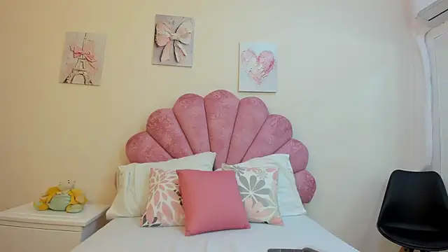 MilaaAdams online show from 06/05/26, 10:54