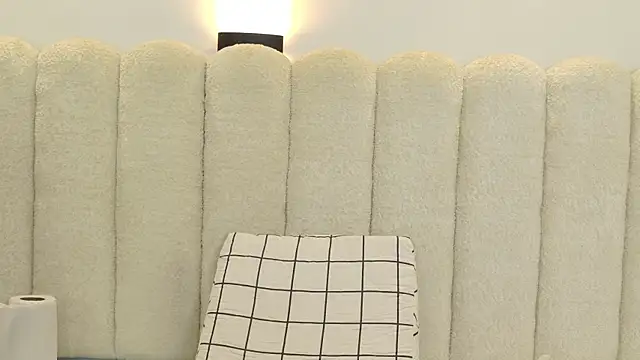 Juliabadlee online show from 11/27/25, 10:01