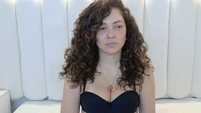 Juliabadlee online show from 12/02/25, 08:26