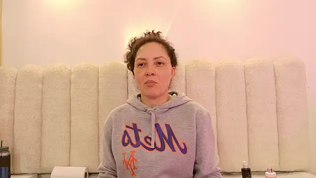 Snapshot of Juliabadlee chatting on 03/24/26, 11:32 Juliabadlee online show from 03/24/26, 11:32