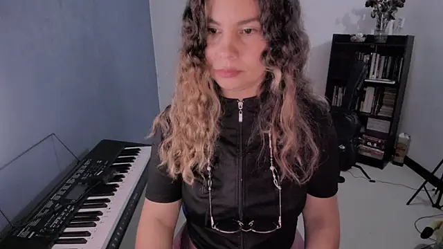 gigi stephans online show from 07/14/26, 02:05