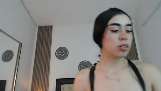 Snapshot of Julieta_De_Los_Angeles chatting on 12/29/24, 08:11 Julieta De Los Angeles online show from 12/29/24, 08:11