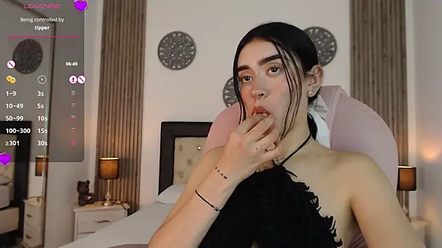 Snapshot of Julieta_De_Los_Angeles chatting on 01/07/25, 11:24 Julieta De Los Angeles online show from 01/07/25, 11:24