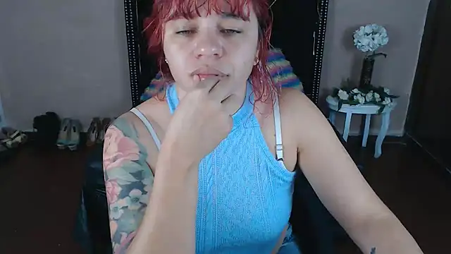 Snapshot of VioletaaaSlave chatting on 12/18/25, 11:38 VioletaaaSlave online show from 12/18/25, 11:38