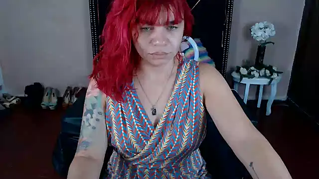Snapshot of VioletaaaSlave chatting on 12/21/25, 11:06 VioletaaaSlave online show from 12/21/25, 11:06