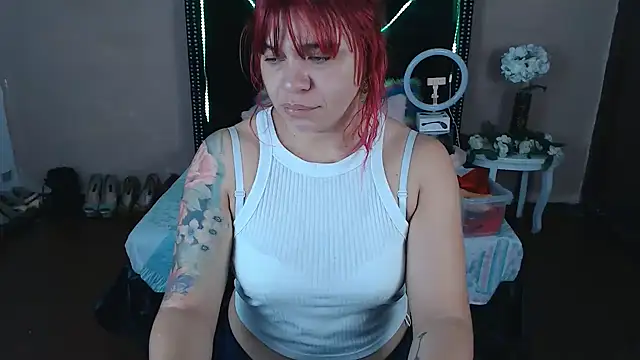 Snapshot of VioletaaaSlave chatting on 01/13/26, 10:42 VioletaaaSlave online show from 01/13/26, 10:42