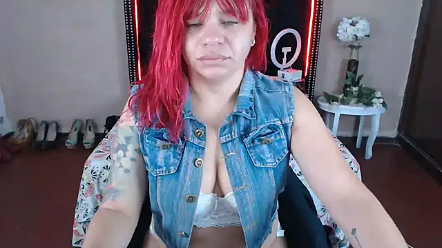 Snapshot of VioletaaaSlave chatting on 02/22/26, 10:47 VioletaaaSlave online show from 02/22/26, 10:47