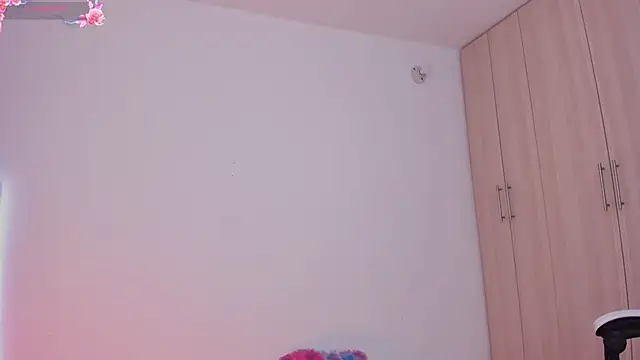 liaqueen610 online show from 02/07/25, 11:55