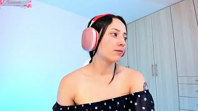 liaqueen610 online show from 02/12/25, 08:29