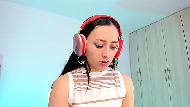 liaqueen610 online show from 02/16/25, 07:38