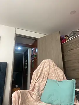 liaqueen610 online show from 10/13/25, 10:54