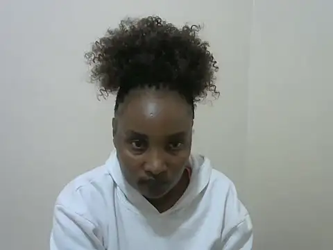 Snapshot of StacyGee24 chatting on 10/04/25, 05:05 StacyGee24 online show from 10/04/25, 05:05