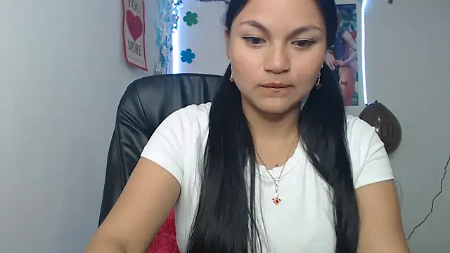 Snapshot of Zafiroweb09 chatting on 12/11/24, 05:59 Zafiroweb09 online show from 12/11/24, 05:59