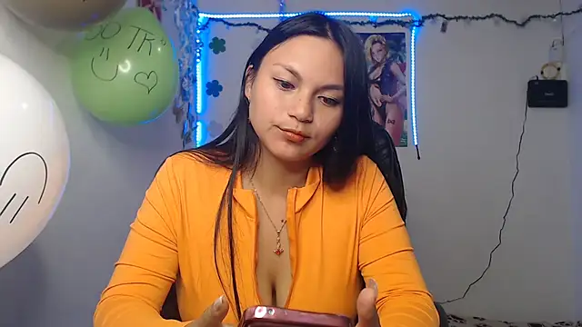 Snapshot of Zafiroweb09 chatting on 12/12/24, 05:26 Zafiroweb09 online show from 12/12/24, 05:26