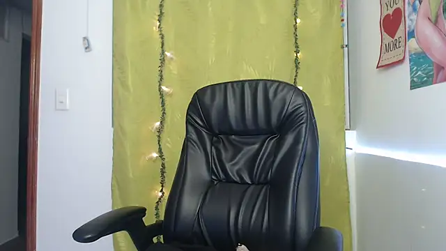 Snapshot of Zafiroweb09 chatting on 01/22/25, 01:10 Zafiroweb09 online show from 01/22/25, 01:10