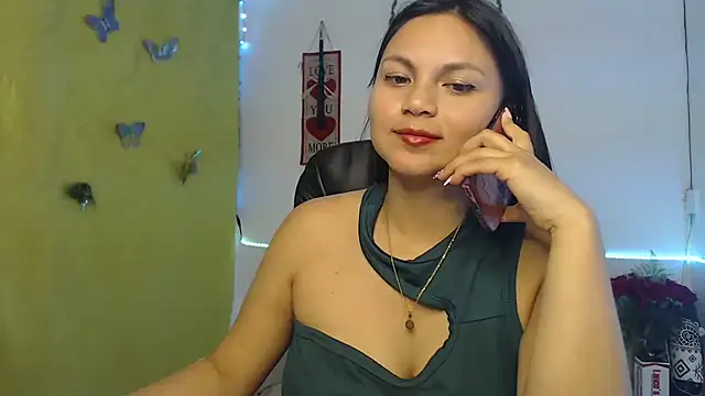 Snapshot of Zafiroweb09 chatting on 02/25/25, 09:35 Zafiroweb09 online show from 02/25/25, 09:35