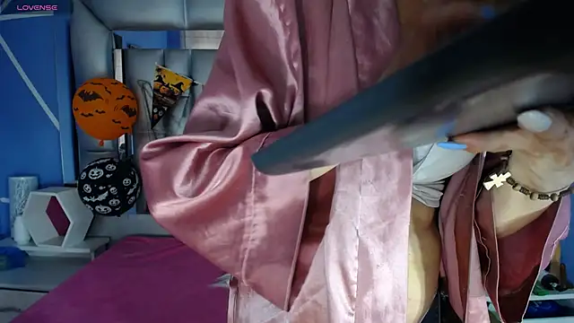 sophia ny online show from 10/31/25, 01:56