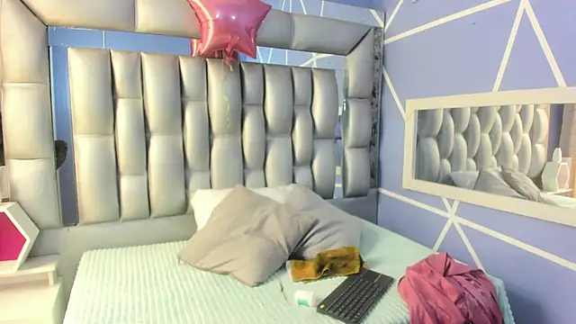 sophia ny online show from 12/01/25, 01:38