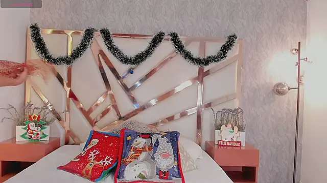 Mia Parissi online show from 12/24/24, 12:55