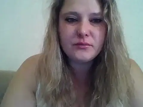 Snapshot of ParisMimi chatting on 09/17/25, 07:32 ParisMimi online show from 09/17/25, 07:32