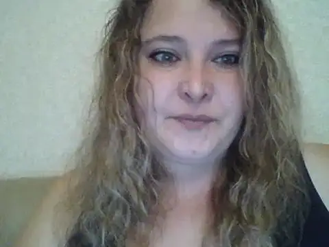 Snapshot of ParisMimi chatting on 10/04/25, 04:32 ParisMimi online show from 10/04/25, 04:32