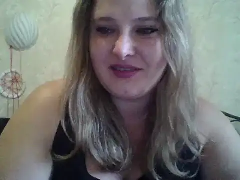 Snapshot of ParisMimi chatting on 10/17/25, 09:34 ParisMimi online show from 10/17/25, 09:34