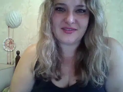 Snapshot of ParisMimi chatting on 10/21/25, 08:37 ParisMimi online show from 10/21/25, 08:37