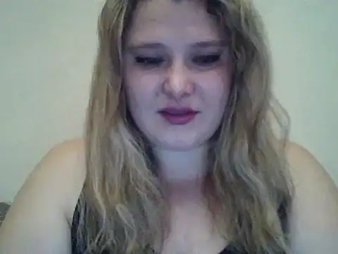 Snapshot of ParisMimi chatting on 11/28/25, 08:39 ParisMimi online show from 11/28/25, 08:39