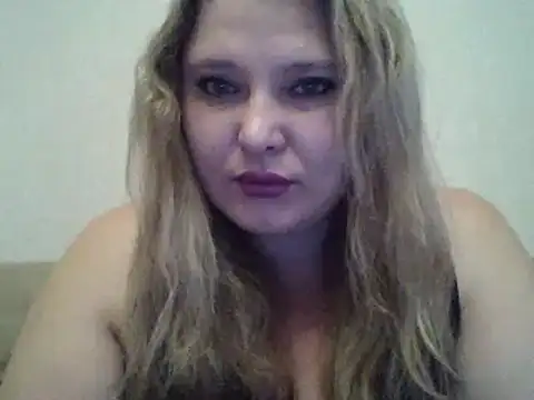 Snapshot of ParisMimi chatting on 12/05/25, 06:44 ParisMimi online show from 12/05/25, 06:44