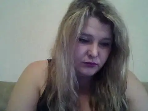 Snapshot of ParisMimi chatting on 12/17/25, 08:53 ParisMimi online show from 12/17/25, 08:53