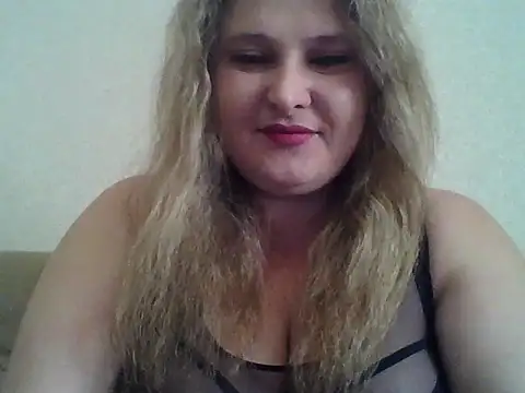 Snapshot of ParisMimi chatting on 04/01/26, 07:42 ParisMimi online show from 04/01/26, 07:42