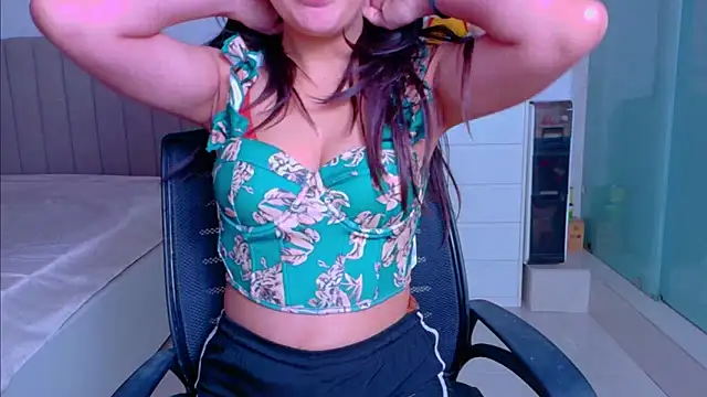 Snapshot of Aashika-Kaur chatting on 12/05/25, 04:54 Aashika-Kaur online show from 12/05/25, 04:54