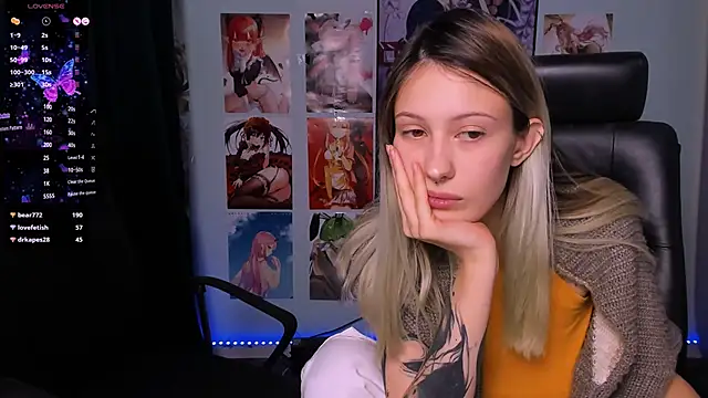 liana kisses online show from 12/15/24, 03:20
