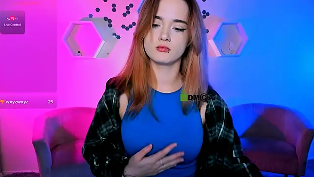 liana kisses online show from 11/21/25, 08:40