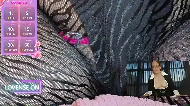 PernillaGirl online show from 09/28/25, 04:45