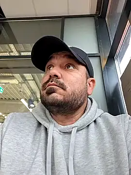 Snapshot of Futacisu chatting on 11/30/25, 08:07 Futacisu online show from 11/30/25, 08:07