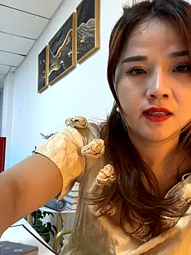 Snapshot of Efangfang chatting on 11/05/25, 11:21 Efangfang online show from 11/05/25, 11:21