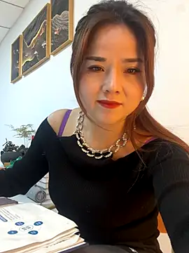 Snapshot of Efangfang chatting on 11/25/25, 11:10 Efangfang online show from 11/25/25, 11:10