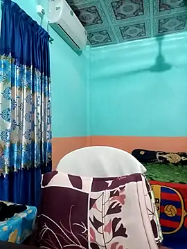 Snapshot of zakly69 chatting on 03/10/25, 08:56 zakly69 online show from 03/10/25, 08:56