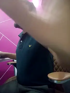 Snapshot of zakly69 chatting on 11/08/25, 09:20 zakly69 online show from 11/08/25, 09:20