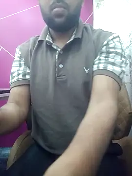 Snapshot of zakly69 chatting on 11/12/25, 02:06 zakly69 online show from 11/12/25, 02:06