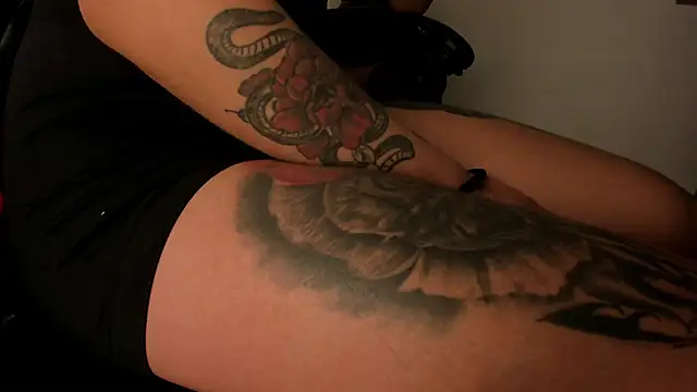 selene red  online show from 10/17/25, 01:46